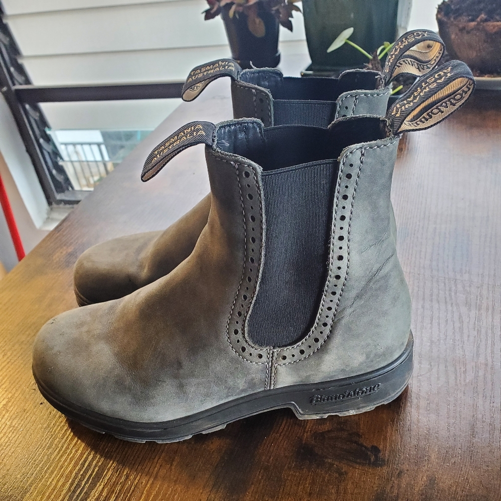 Blundstone #1630 high top boots, size 8.5 women's, rustic black (dark Gray)